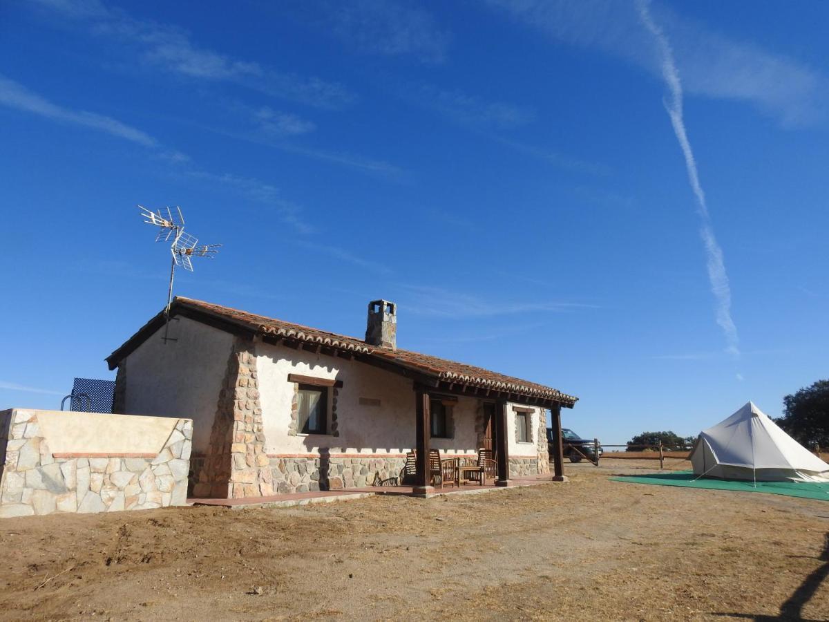 Eco-Lodge En La Reserva Privada Campanarios De Azaba - Proyecto De Conservacion Espeja ภายนอก รูปภาพ