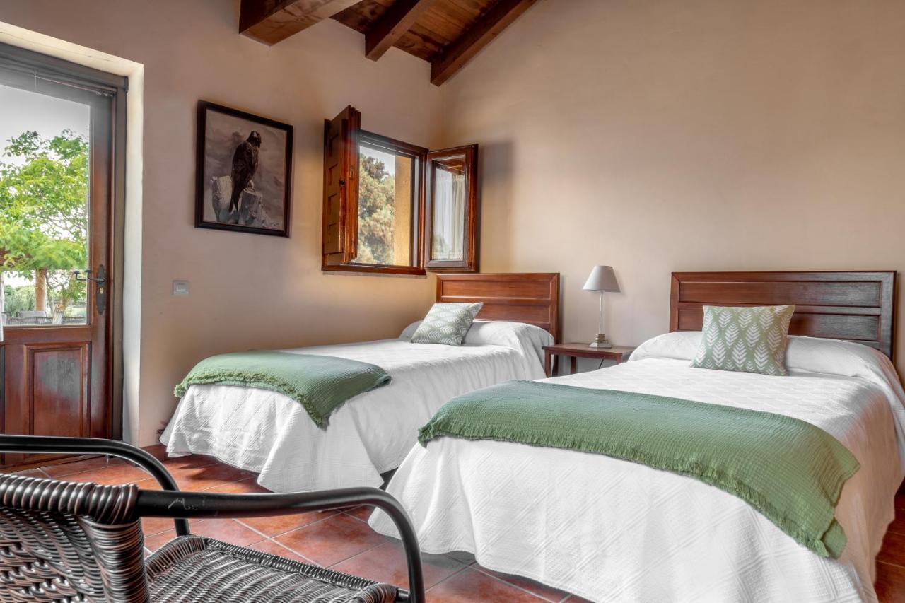Eco-Lodge En La Reserva Privada Campanarios De Azaba - Proyecto De Conservacion Espeja ภายนอก รูปภาพ