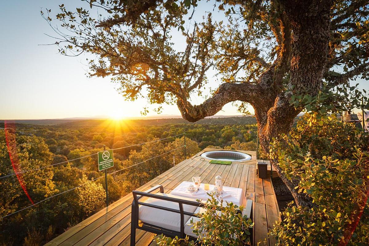 Eco-Lodge En La Reserva Privada Campanarios De Azaba - Proyecto De Conservacion Espeja ภายนอก รูปภาพ