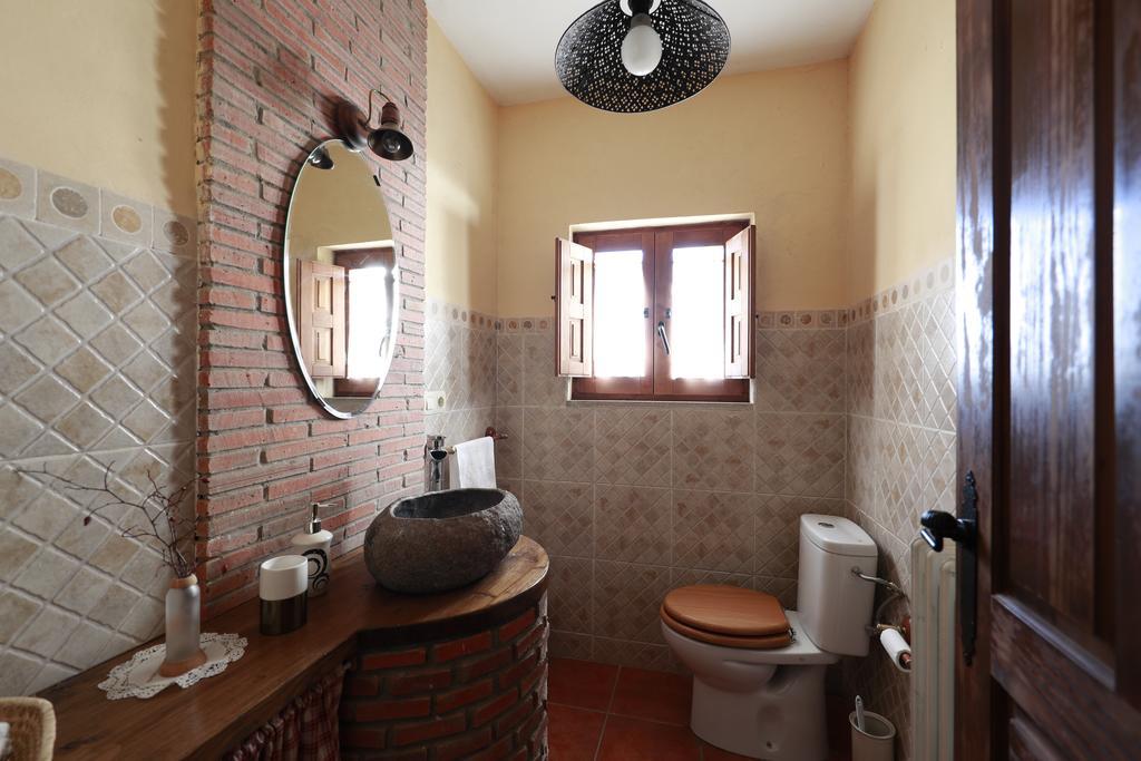 Eco-Lodge En La Reserva Privada Campanarios De Azaba - Proyecto De Conservacion Espeja ภายนอก รูปภาพ
