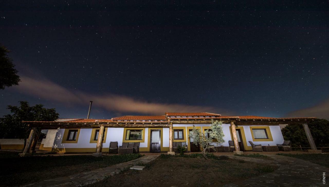 Eco-Lodge En La Reserva Privada Campanarios De Azaba - Proyecto De Conservacion Espeja ภายนอก รูปภาพ